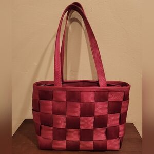 Harveys Red Seatbelt Bag